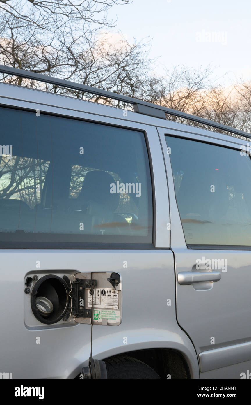 Auto Benzin Füller steigenden Kosten für Kraftstoff Stockfoto