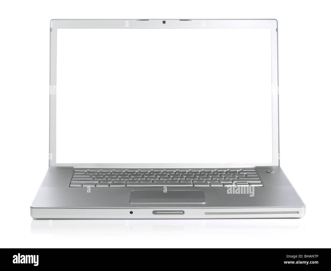 Breitbild-Silber Laptop-Computer über einen weißen Hintergrund. Stockfoto