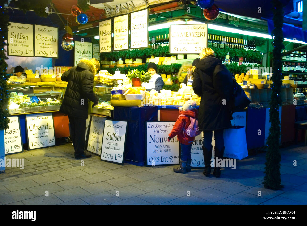 Delikatesse laden Viktualienmarkt Market square Altstadt München Bayern Deutschland Europa Stockfoto