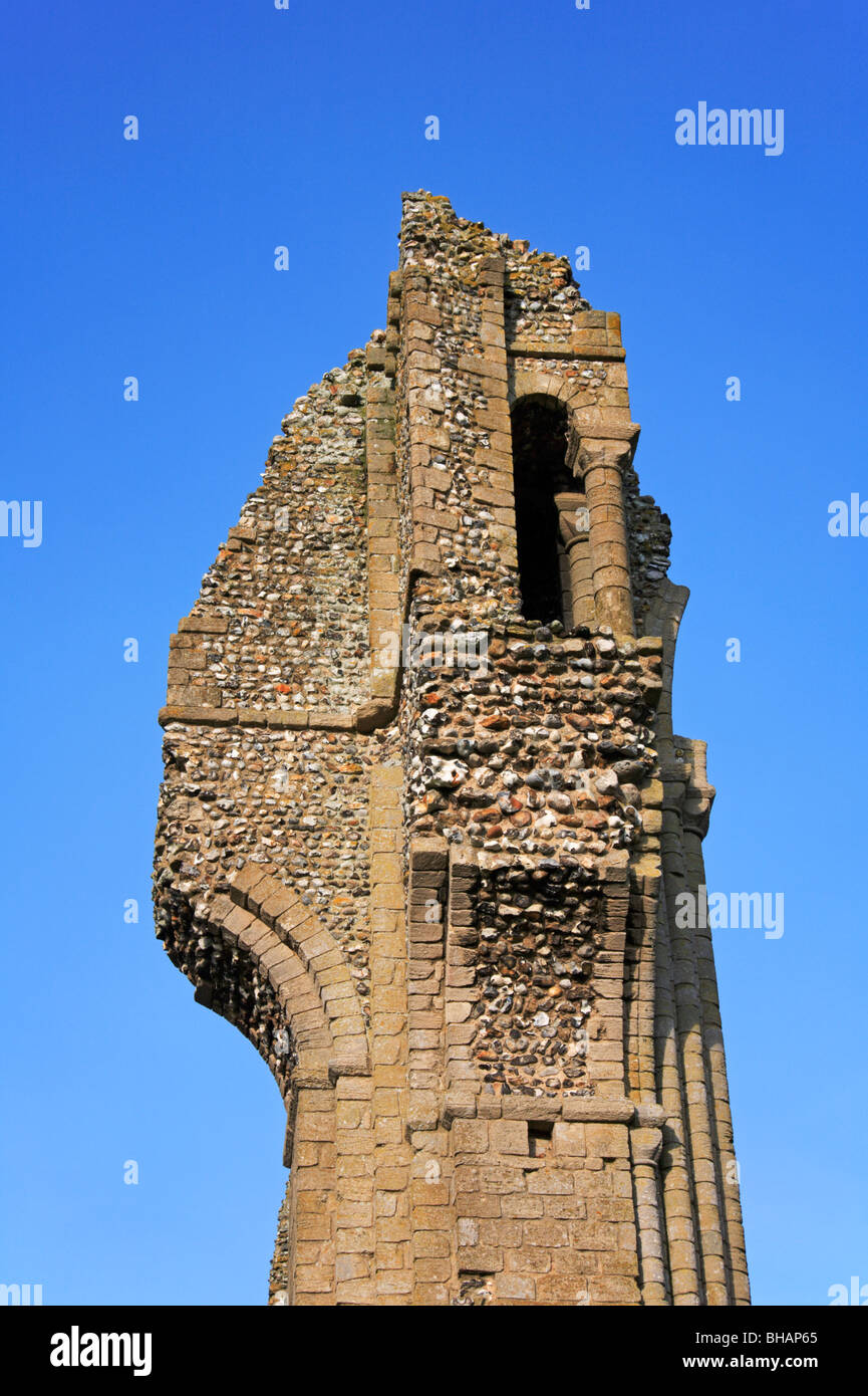 Priorat Ruinen Detail am östlichen Ende der Kirche der Heiligen Maria und des Heiligen Kreuzes in Binham, Norfolk, Großbritannien. Stockfoto