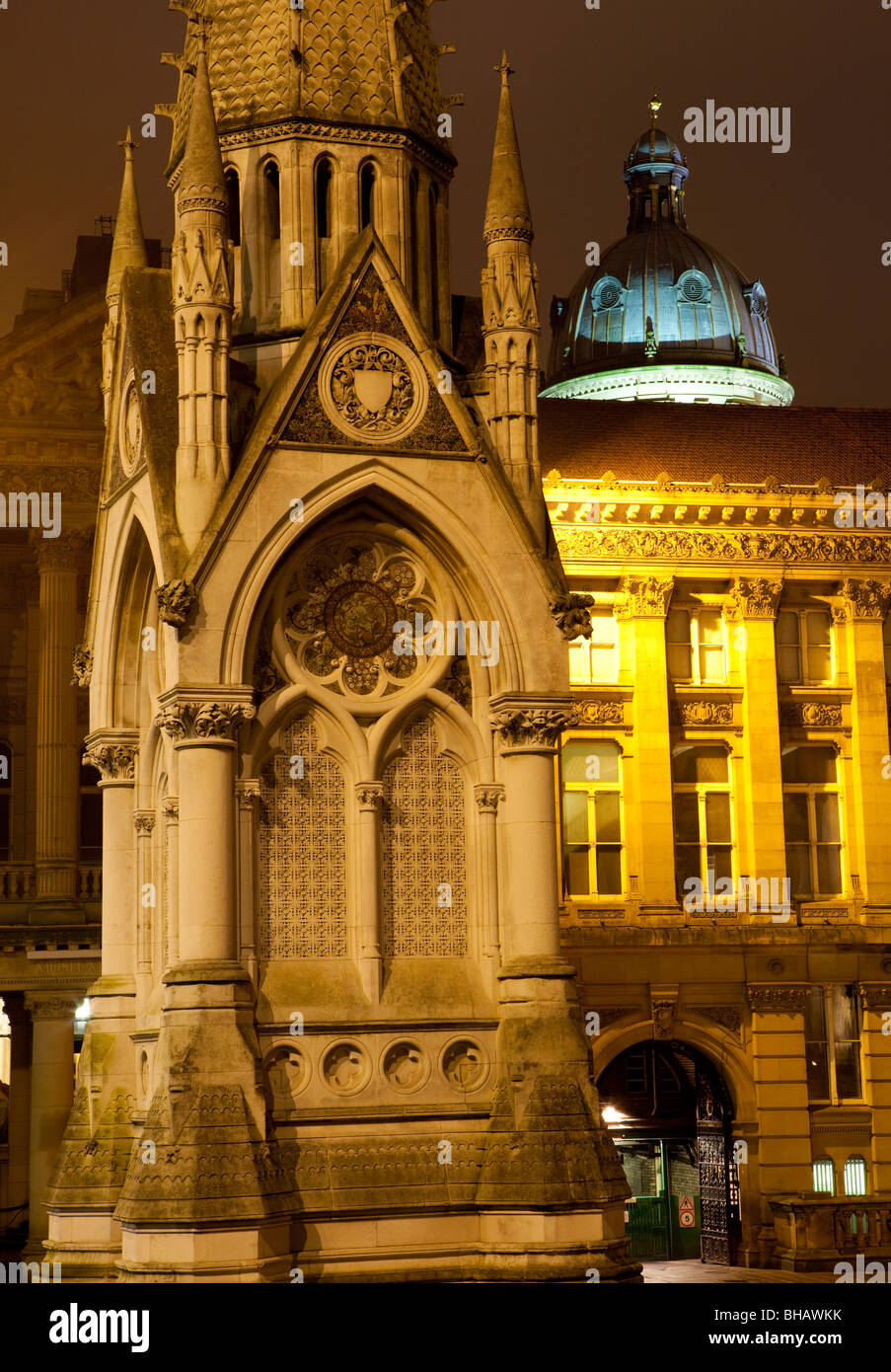 Chamberlain Quadrat zeigt die Chamberlain Memorial und Rathaus. Birmingham City Centre, Birmingham, England Stockfoto