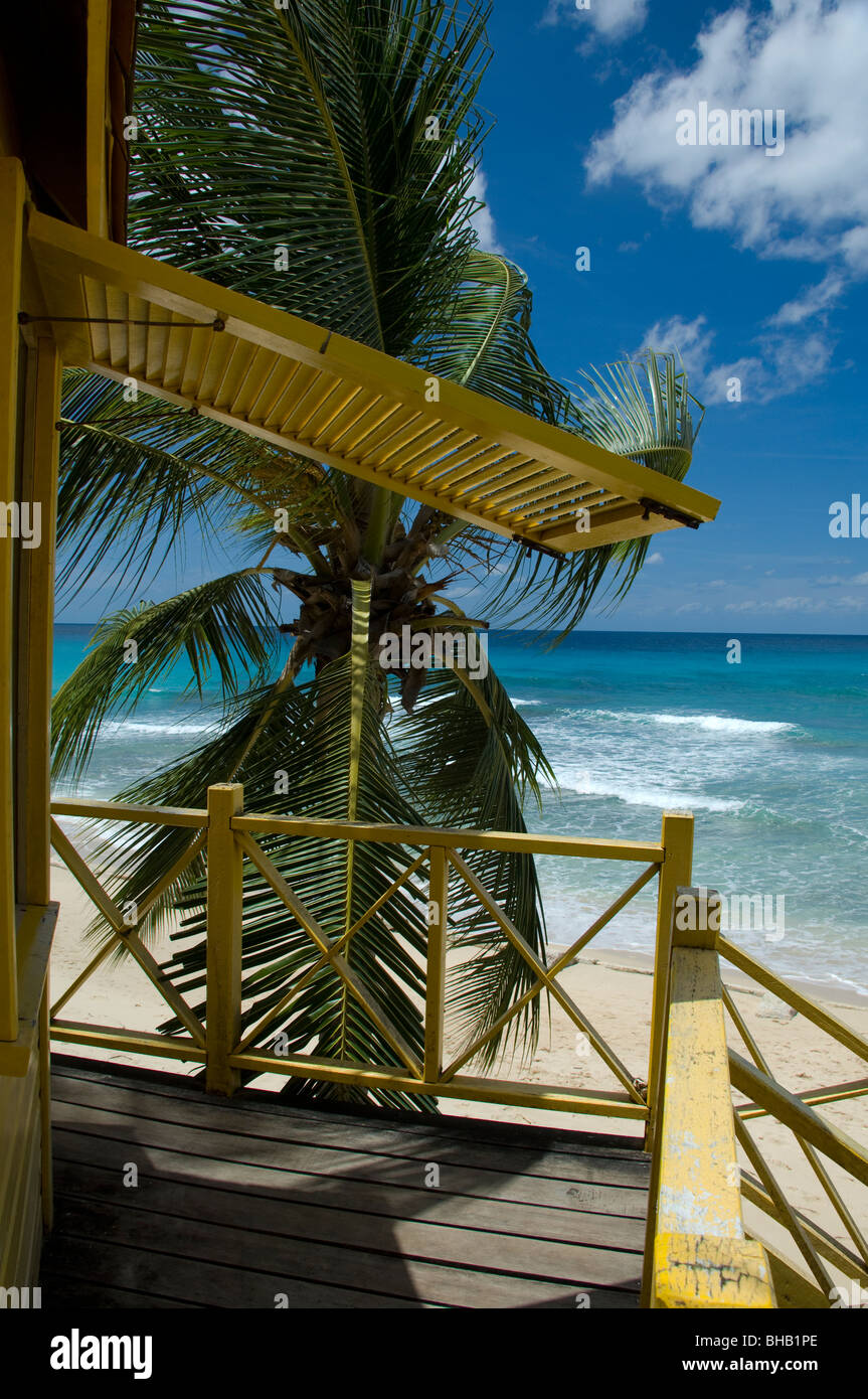 Eine erhöhte Lebensdauer guard Station am Strand von Alleynes Bay an ...