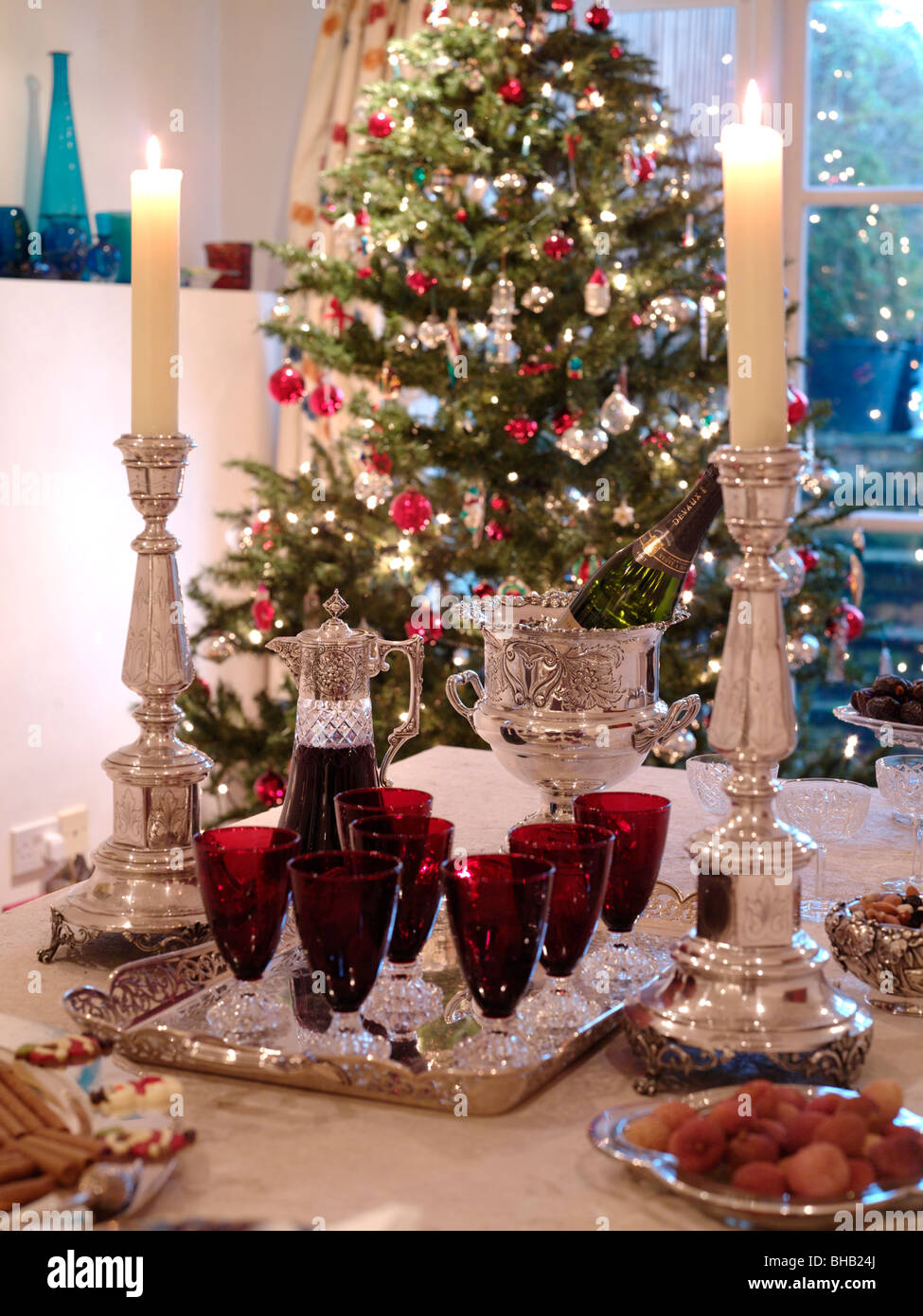 Weihnachtsbilder. Einschließlich Weihnachten Esstische, Haustüren