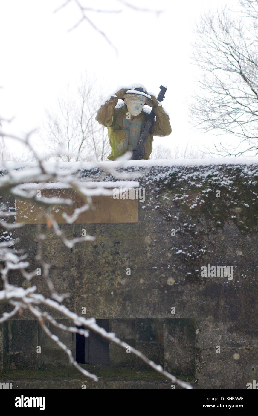 Modell des zweiten Weltkrieges Soldat auf Pillenbox Stockfoto