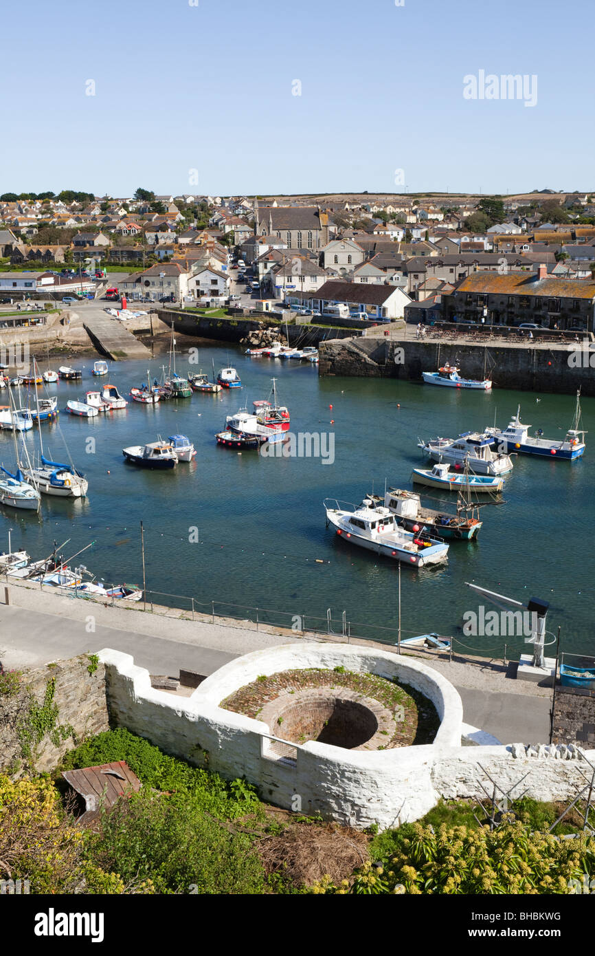 Eine alte Kalkofen an der Harbourfront in der alten Fischerei Dorf Porthleven, Cornwall Stockfoto