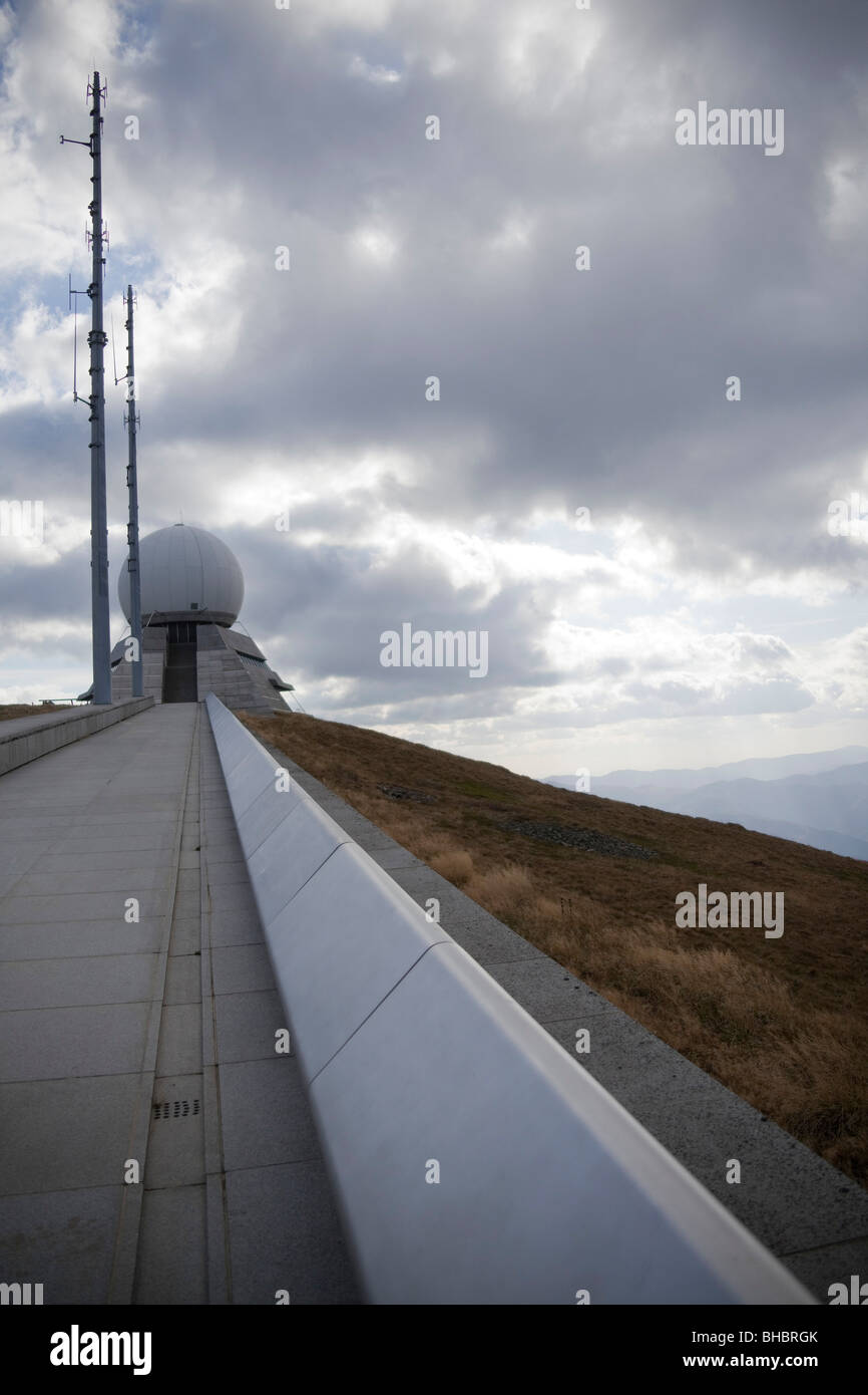 Ballon de Guebwiller. Le Grand Ballon. Blick auf die Radom - Radarstation Kommunikation. 099441 Alsace Stockfoto
