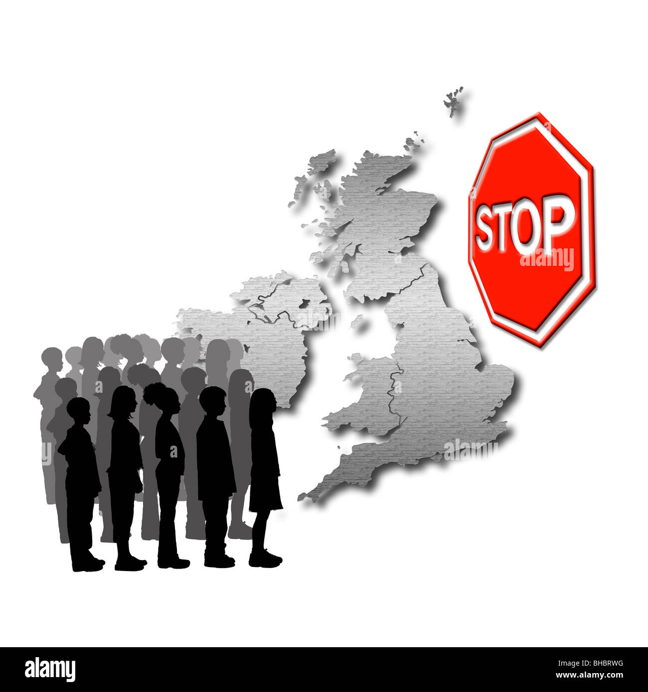 Stoppen Sie Einwanderung! Konzeptionelle Darstellung von Menschen, die versuchen, das Vereinigte Königreich mit einem großen roten Stoppzeichen vor Ihnen Stockfoto