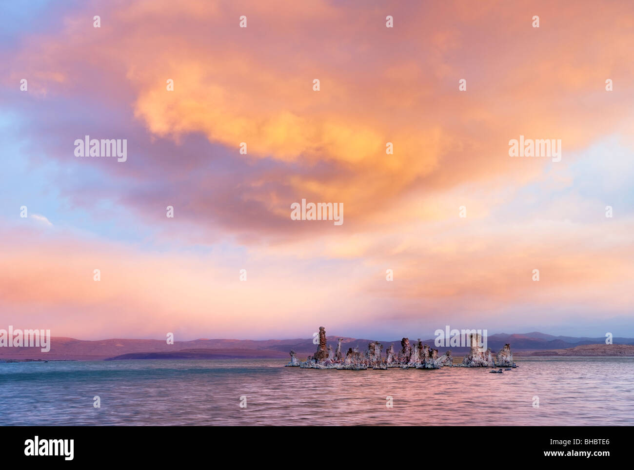 Sonnenaufgang über dem Mono Lake. California Stockfoto