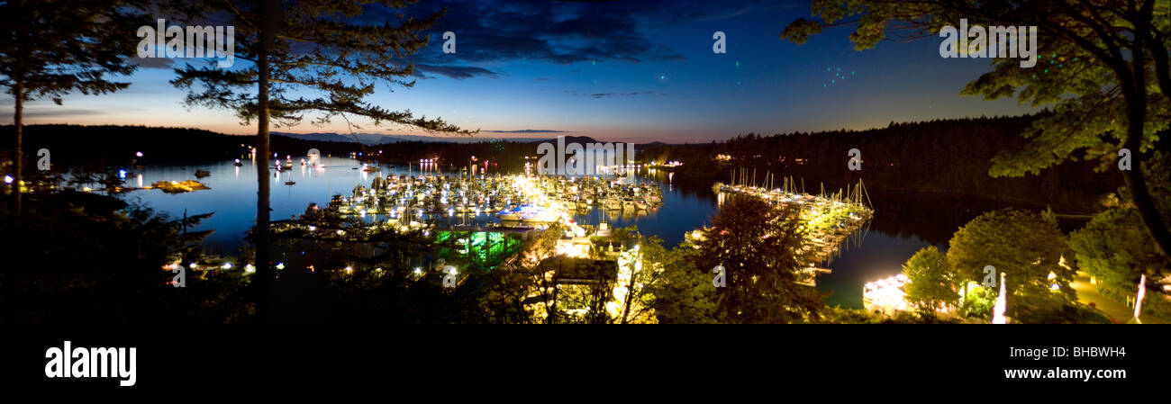 Ein Abend Panorama Blick über Roche Harbor und Marina auf San Juan Island im US-Bundesstaat Washington. Diese Marina ist sehr schön. Stockfoto