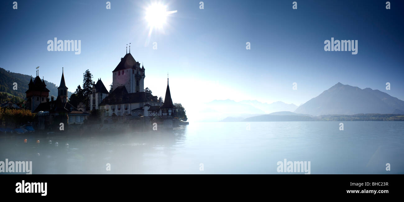 "Oberhoffen Castle" auf dem Thunersee Schweiz Stockfoto