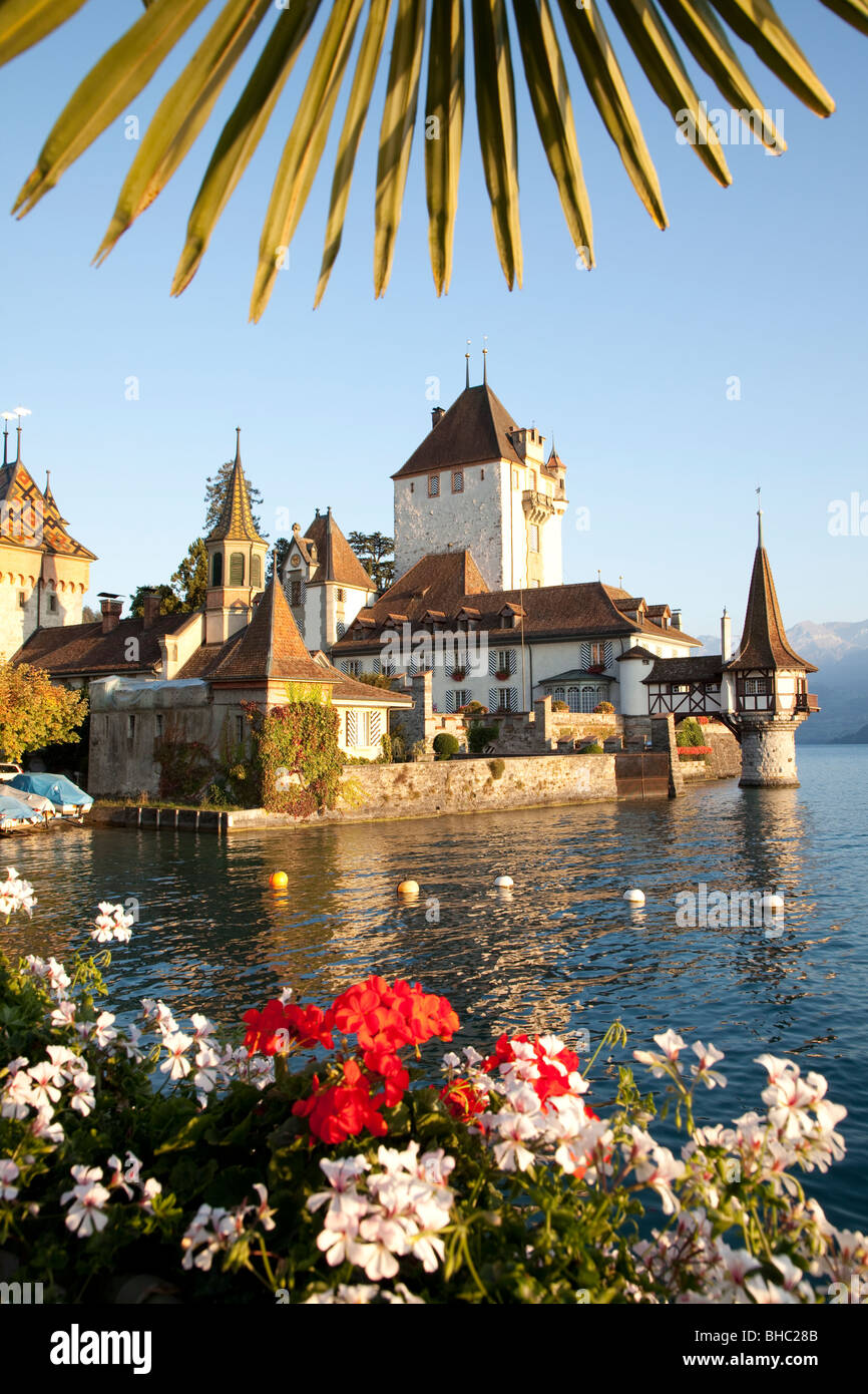 "Oberhoffen Castle" auf dem Thunersee Schweiz Stockfoto