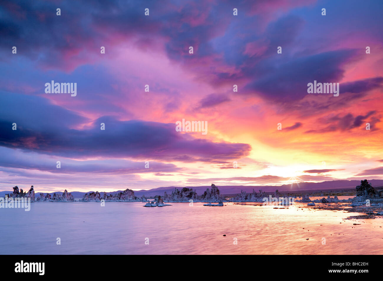 Sonnenaufgang am mono Lake. California Stockfoto