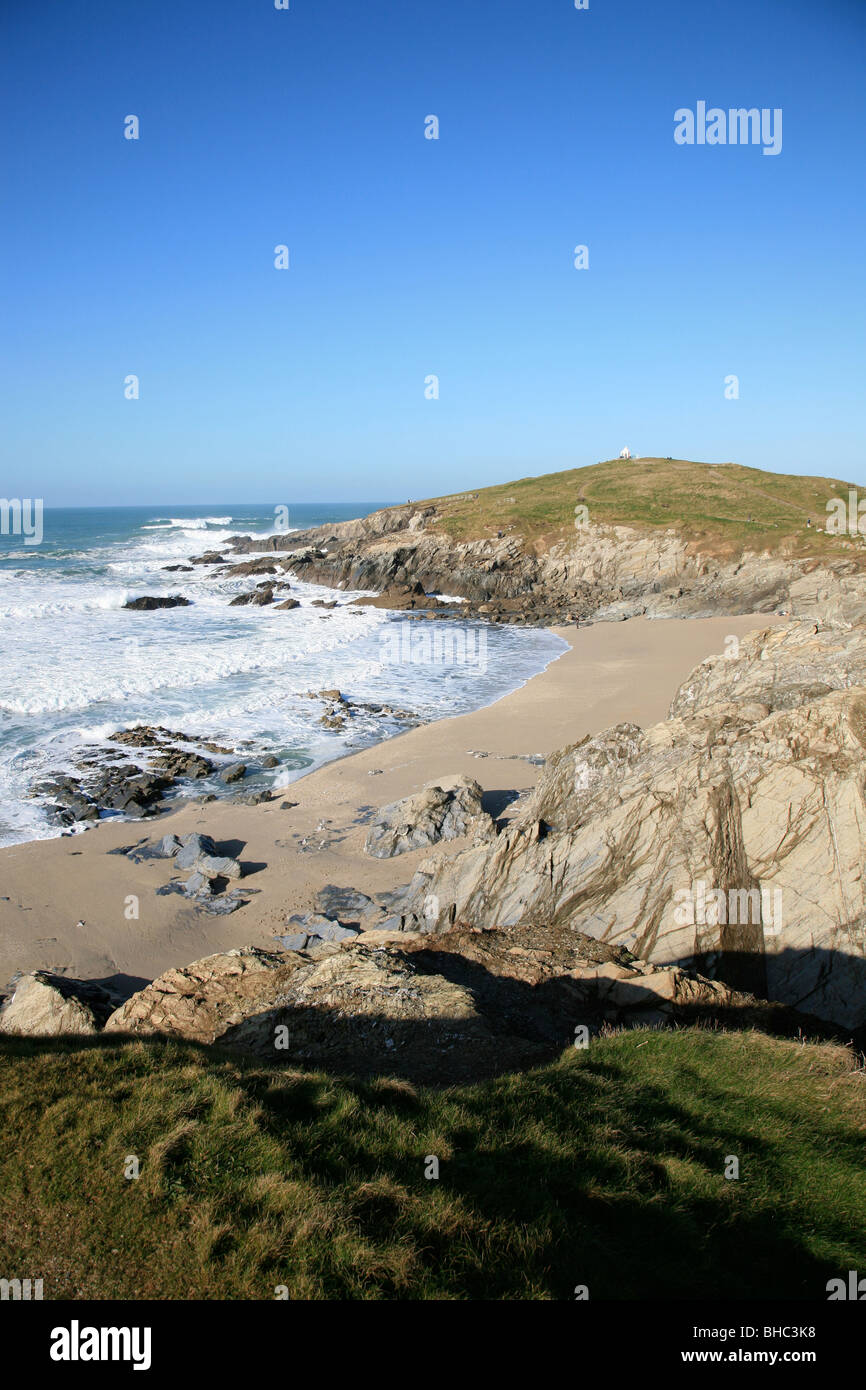 Wenig Fistral in Newquay Cornwall an einem schönen klaren Tag mit großen Surf- und eine leere Stockfoto