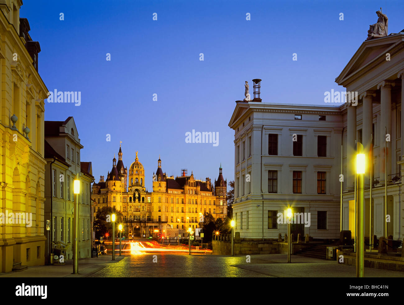 Staatskanzlei Staatskanzlei vor Schloss Schwerin, Mecklenburg-Western Pomerania, Deutschland Stockfoto
