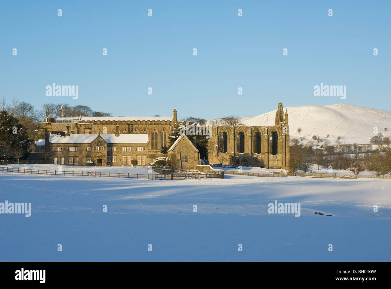 Bolton Abbey im Winter, Wharfedale, North Yorkshire, England UK Stockfoto