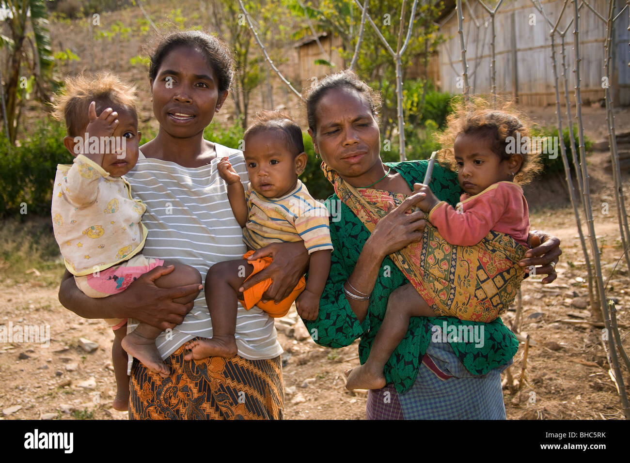 Mütter Babys remote Leurai Dorf Osttimor am Kind-Entwicklung-Programm teilnehmen Stockfoto