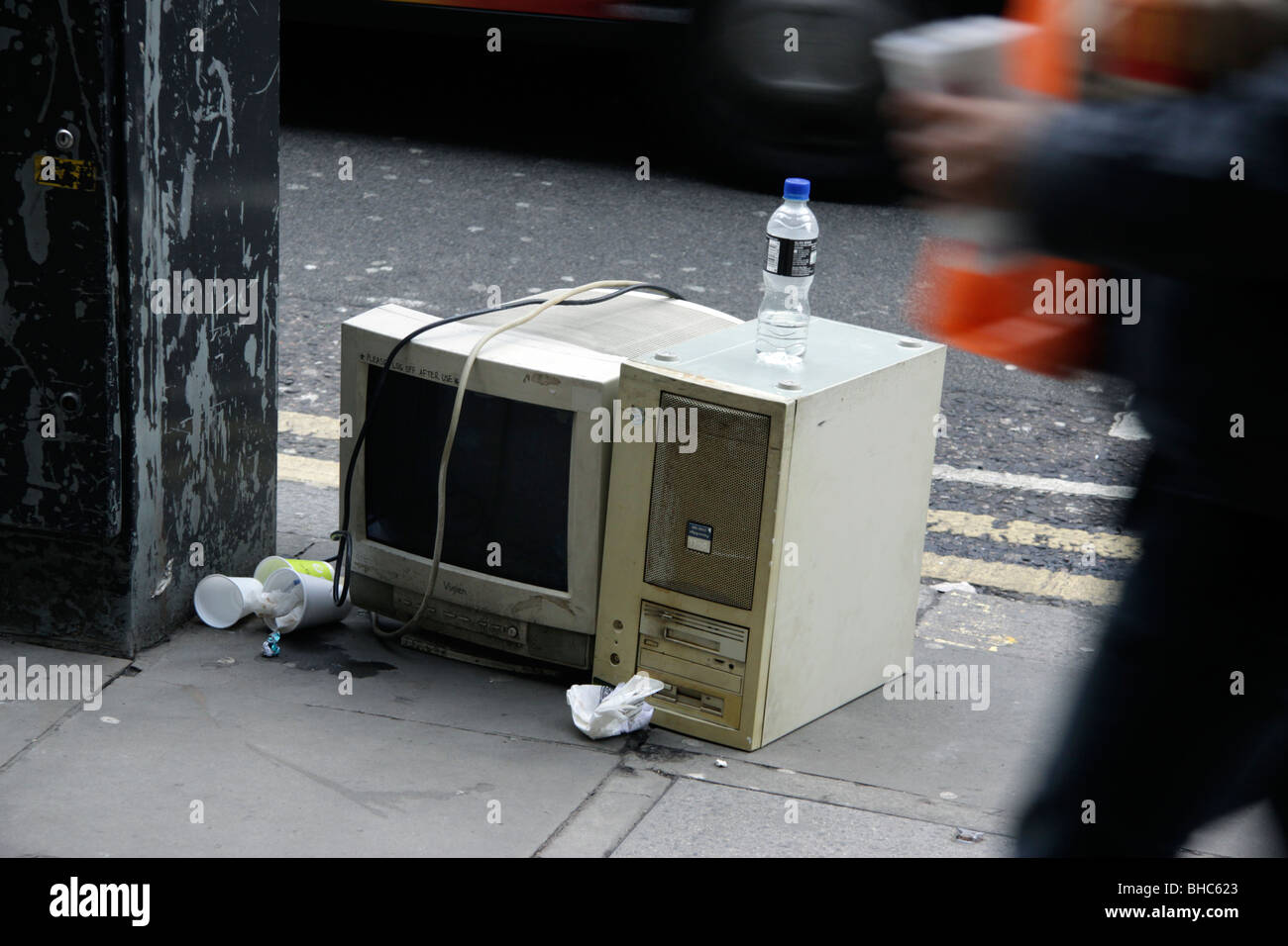 Gebrauchte Computer in einer Londoner Straße Stockfoto