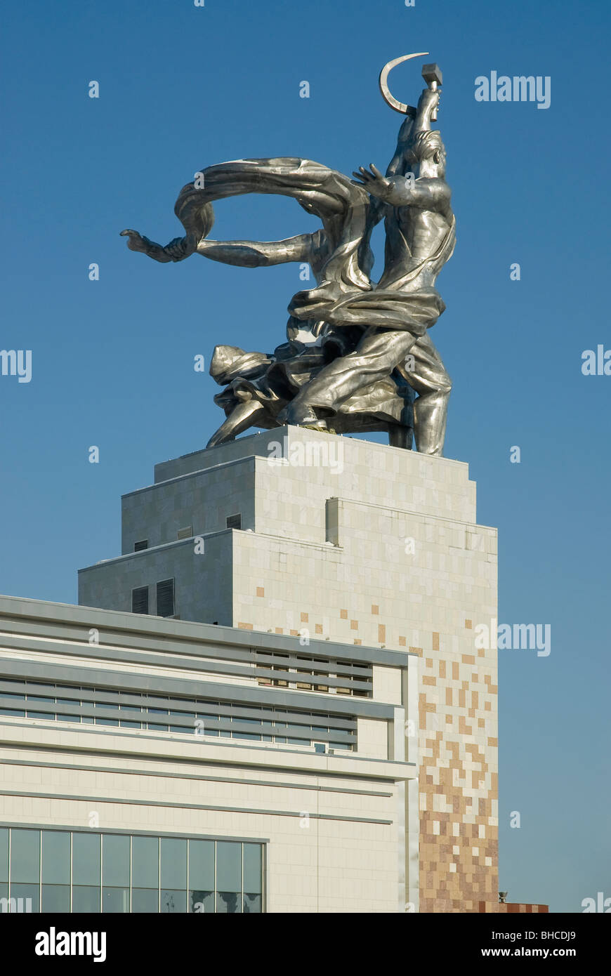 Denkmal für Arbeiter und Bäuerin des sowjetischen Bildhauers Vera Muhina. Gegründet 1937 und im Jahr 2009 restauriert. Moskau, Russland Stockfoto