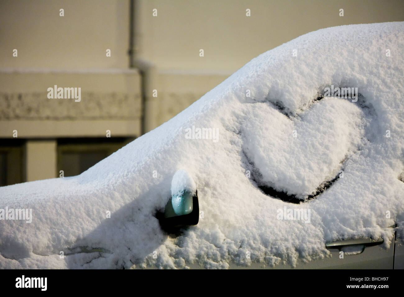Schnee Auto mit Herz. Stockfoto