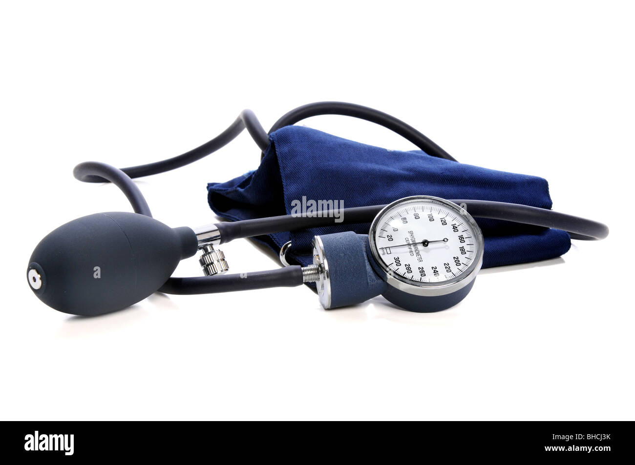 Blutdruckmessgerät auf weißem Hintergrund Stockfoto