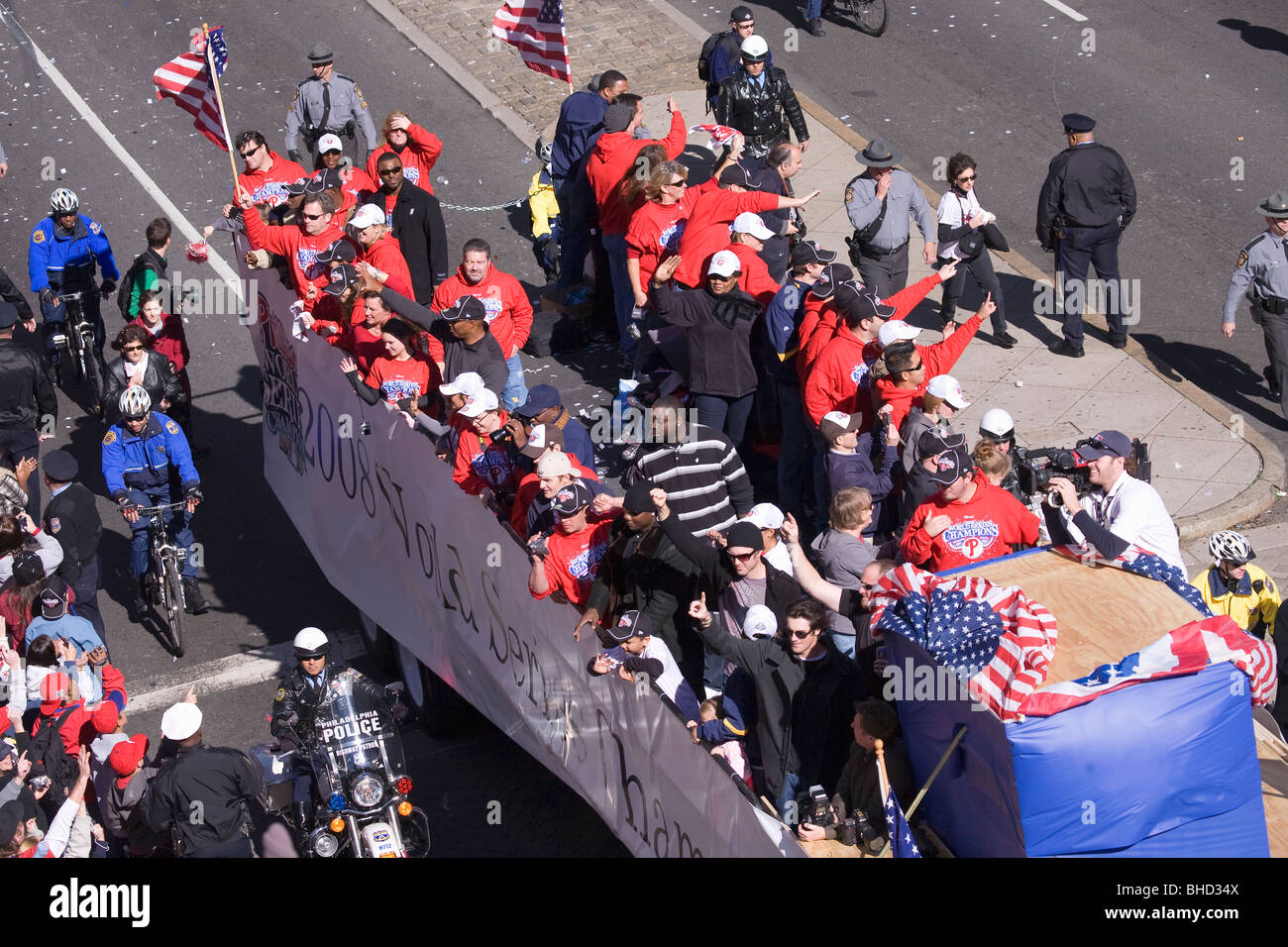 Busse voller Philadelphia Phillies, Bürgermeister Michael Nutter bei Siegesparade Phillies World Series zu feiern Stockfoto