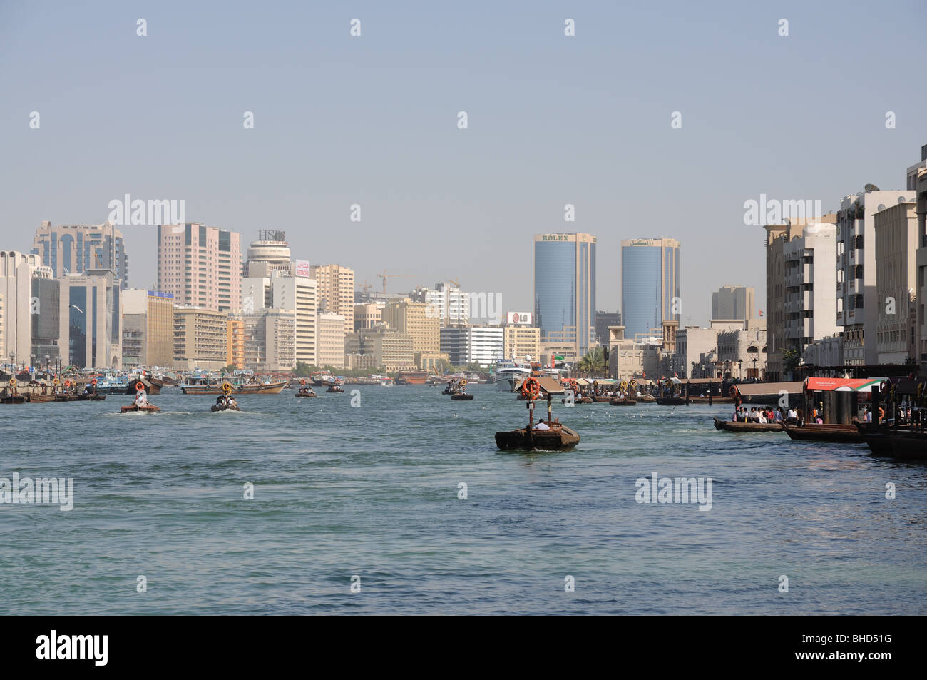 Dubai Creek, auf der linken Seite Deira und Bur Dubai auf der rechten Seite. Vereinigte Arabische Emirate Stockfoto