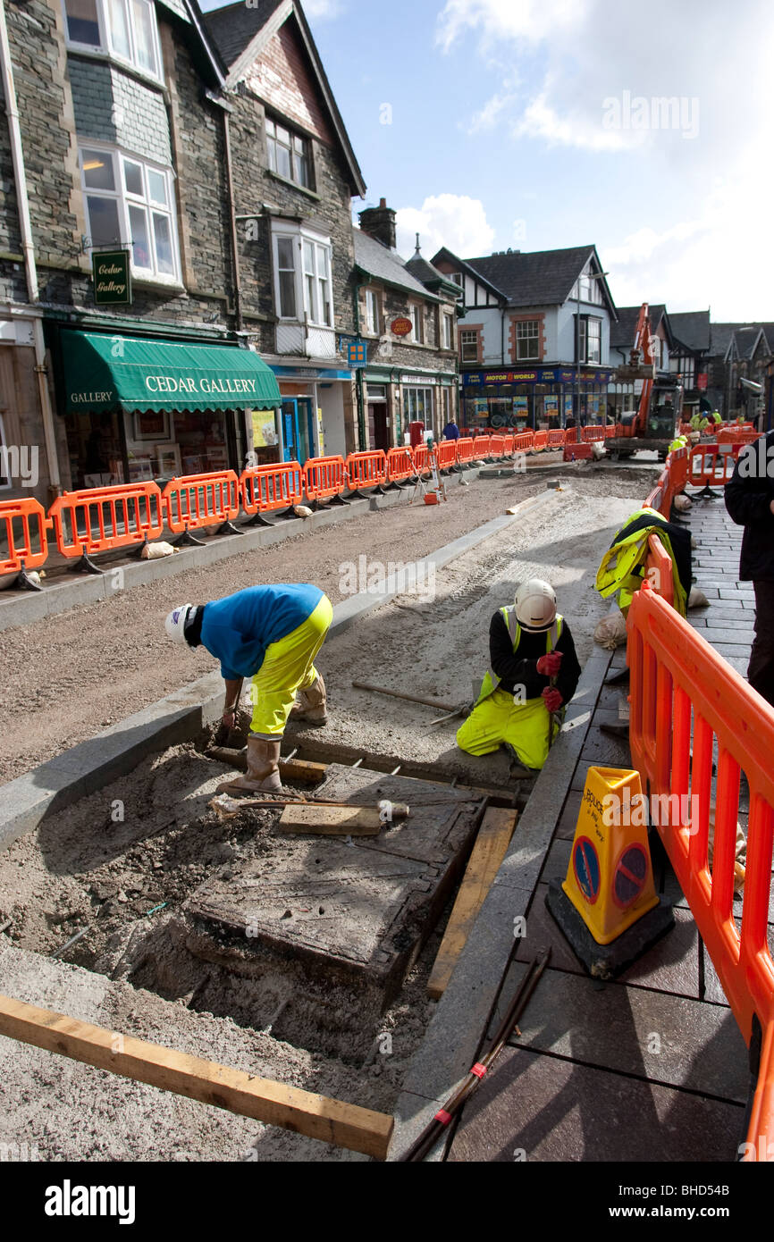 Baustellen - keine Reise-Barriere-Kapitel 8 Barriere temporäre Website Fechten & Fußgängerzone Barrieren Windermere Town Centre Enhancement Stockfoto