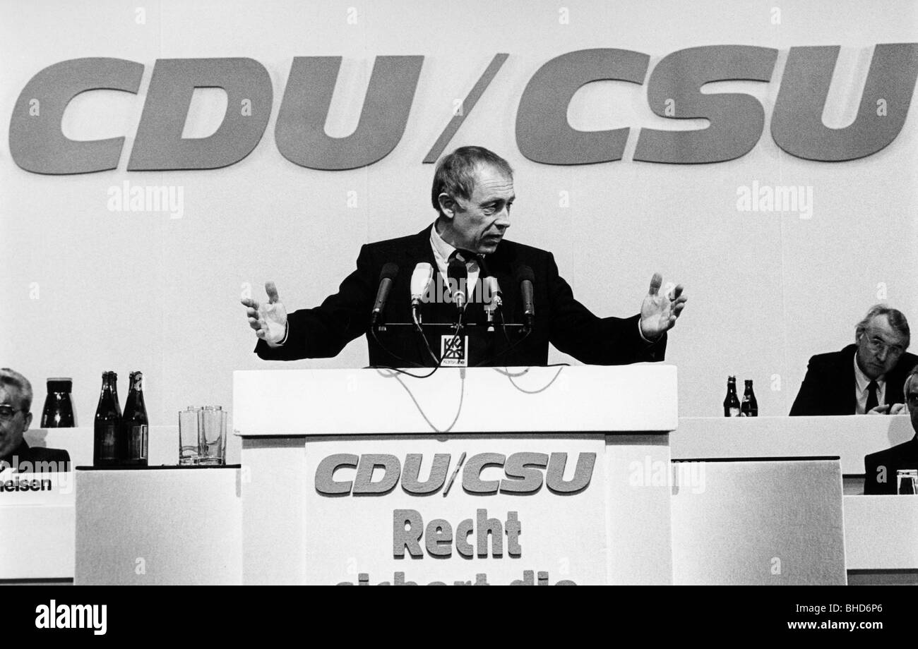 Geissler, Heiner, * 3.3.1930, deutscher Politiker (CDU), halb so lange, als CDU-Generalsekretär, auf einem CDU/CSU-Parteitag, Karlsruhe, 24./25.1.1986, Stockfoto