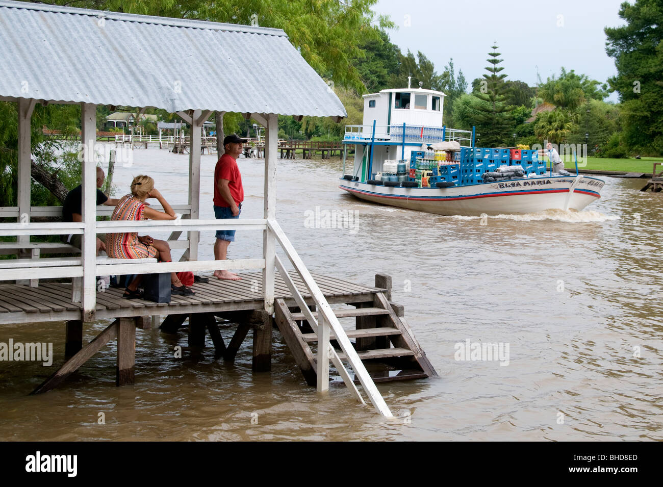 El Tigre Argentinien Delta Insel Flussinseln 17 Meilen nördlich von Buenos Aires Bumboat Händler Lebensmittelhändler Lebensmittelgeschäft Stockfoto