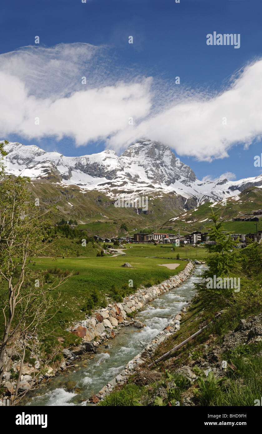 Wolkenformationen über das Matterhorn Il Cervino aus Breuil Cervinia Italien zeigt die Funktionen der orographischen Wolke Stockfoto