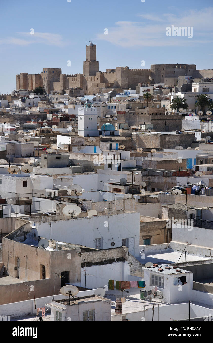 Blick über die Medina zeigt Kasbah in Ferne, Sousse, Gouvernorat Sousse, Tunesien Stockfoto