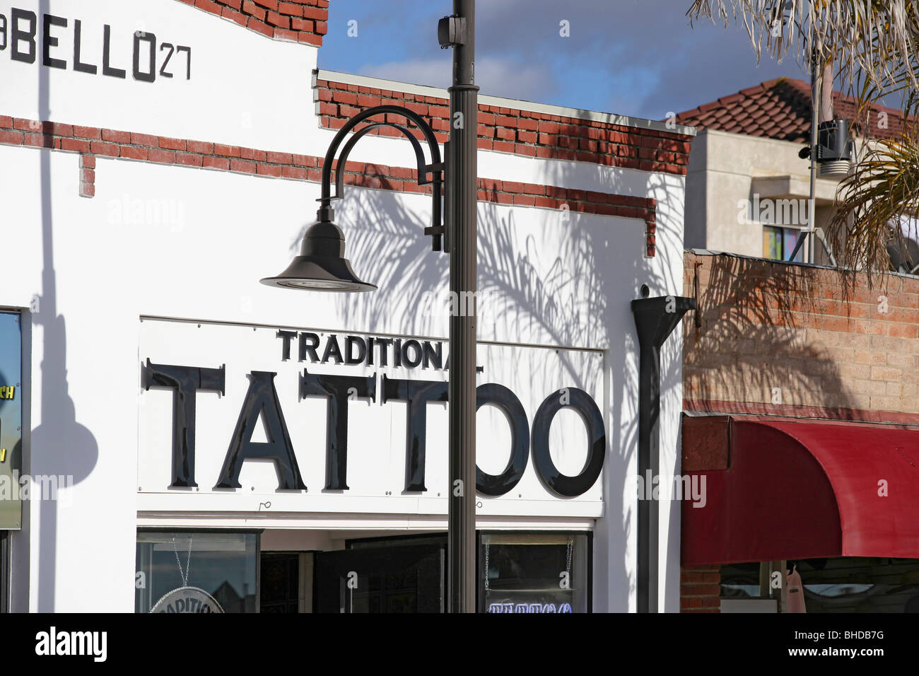 Storefront Geschäft Zeichen traditionelle Tattoo Stockfoto