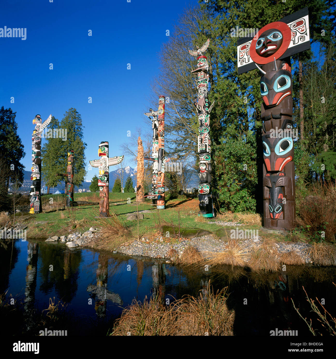Stanley Park Totempfähle, Vancouver, BC, Britisch-Kolumbien, Kanada - Brockton Point Totems, Sommer Stockfoto