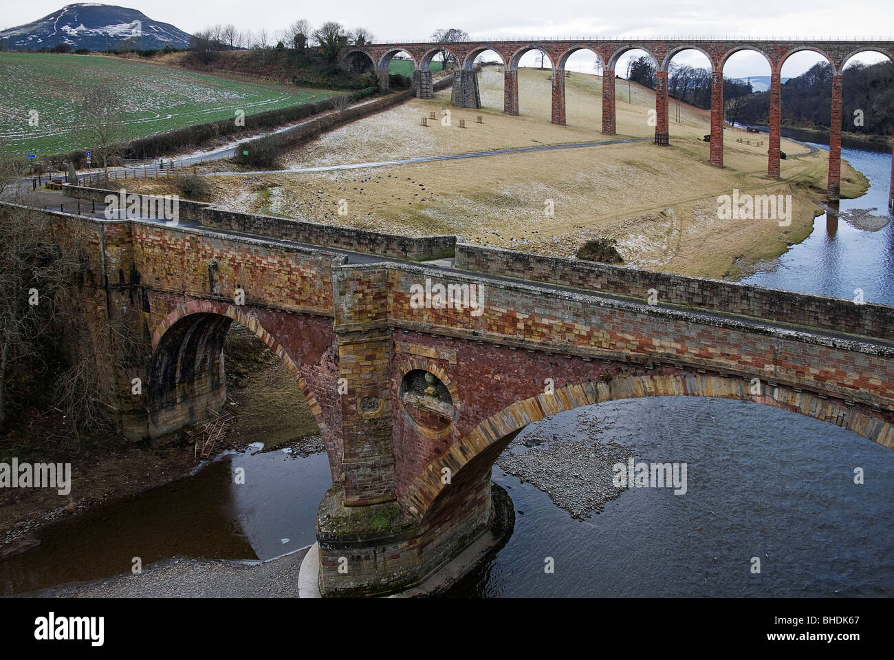 Leaderfoot Viadukt. Mit alten Brücke unten. Schottischen borders Stockfoto