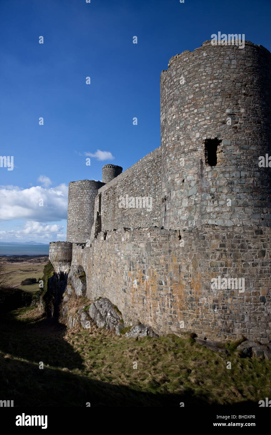 Die Südwand des Harlech Castle, mit Blick auf die irische See, Gwynedd, Wales Stockfoto