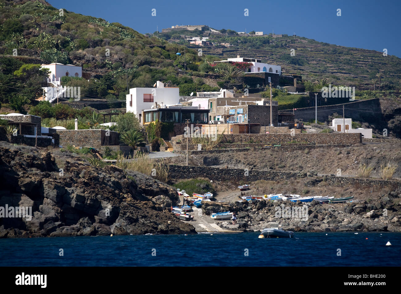 Italien, Sizilien, Insel Pantelleria, Vulkangestein, Haus Dammuso, Küste, Meer Stockfoto