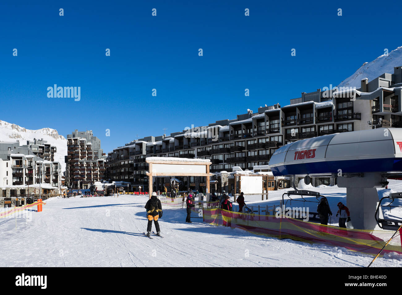 Skilift im Zentrum von Val Claret, Tignes, Espace Killy, Tarentaise, Savoie, Frankreich Stockfoto