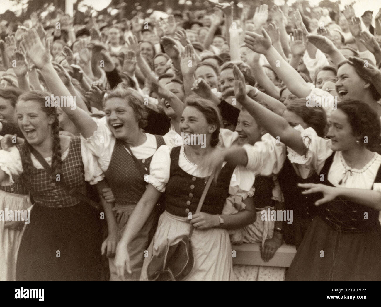 Nationalsozialismus/Nationalsozialismus, Nationalsozialismus, Paraden/Kundgebungen, jubelnde Frauen, 1930er Jahre, Stockfoto