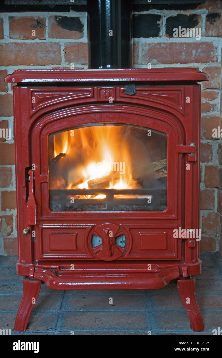 Heimisches Holz, brennendes Feuer Stockfoto