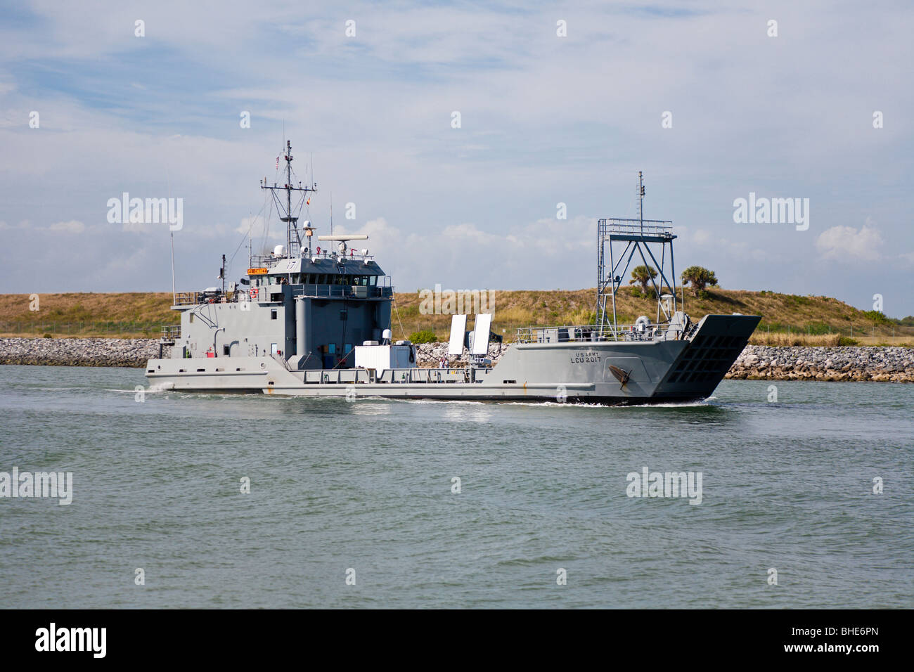 El Caney, eine Armee Runnymede Klasse große Landungsboote im Kanal in Port Canaveral, Florida Stockfoto