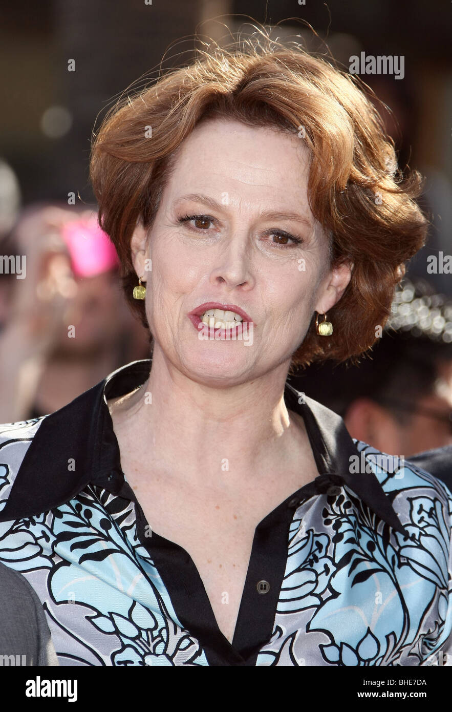 SIGOURNEY WEAVER JAMES CAMERON geehrt mit einem Stern auf dem HOLLYWOOD WALK OF FAME HOLLYWOOD LOS ANGELES CA USA 18 Dezember 200 Stockfoto