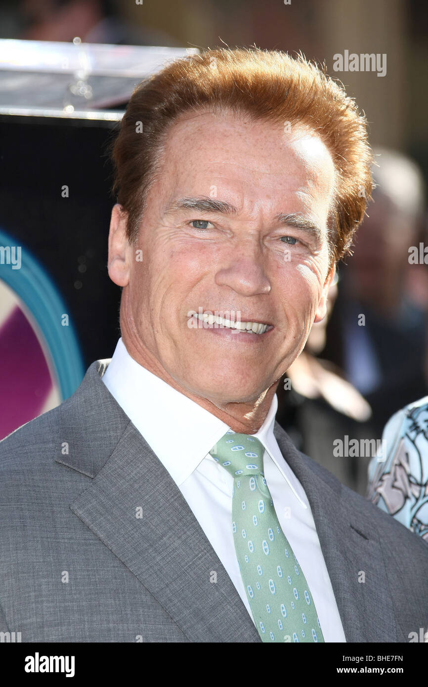 ARNOLD SCHWARZENEGGER JAMES CAMERON geehrt mit einem Stern auf dem HOLLYWOOD WALK OF FAME HOLLYWOOD LOS ANGELES CA USA 18 Goal Stockfoto