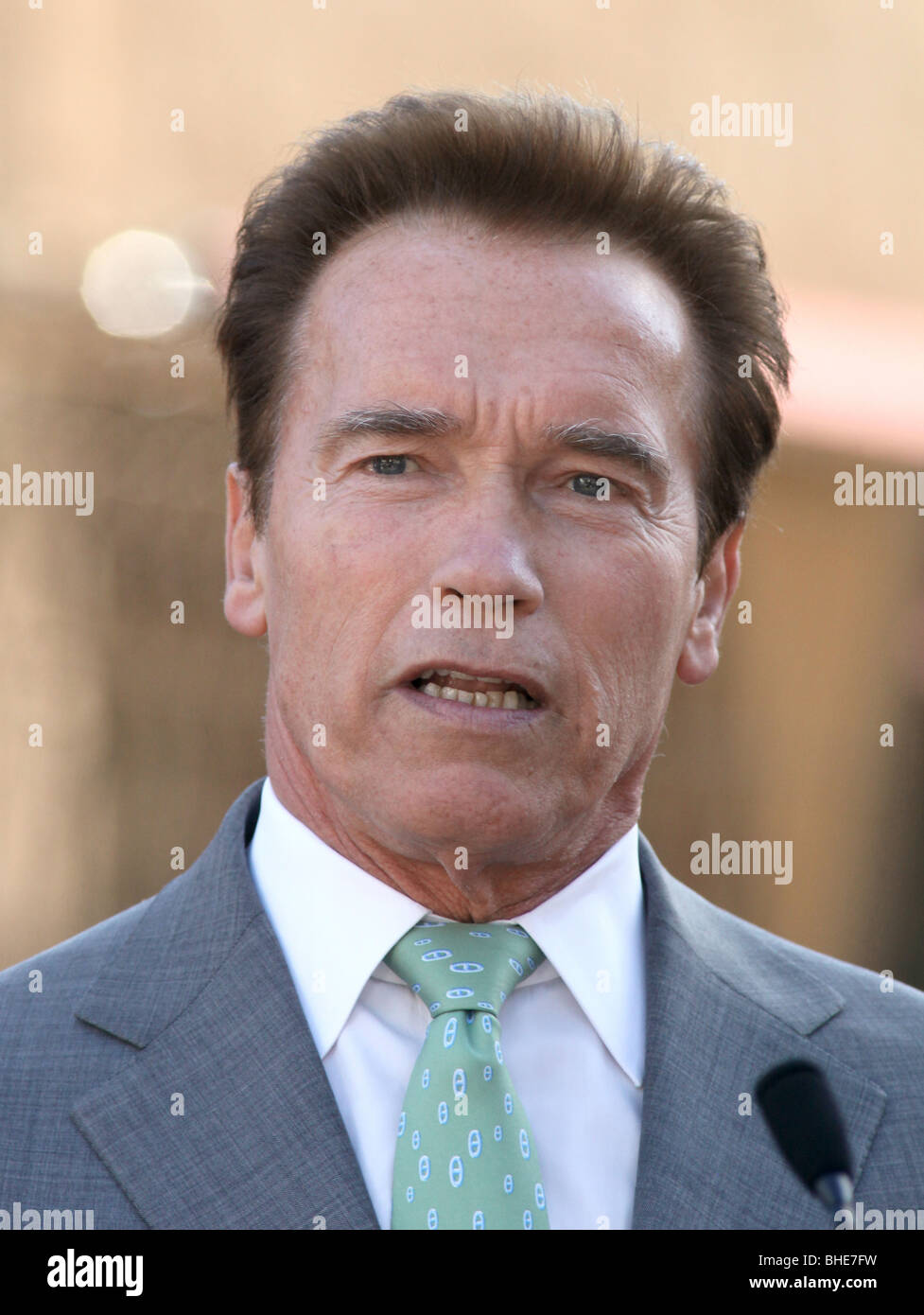 ARNOLD SCHWARZENEGGER JAMES CAMERON geehrt mit einem Stern auf dem HOLLYWOOD WALK OF FAME HOLLYWOOD LOS ANGELES CA USA 18 Goal Stockfoto