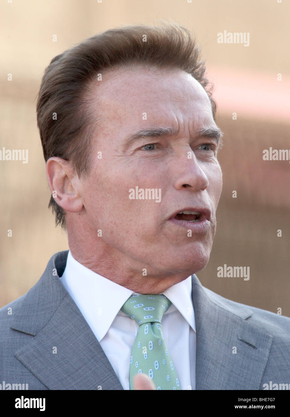 ARNOLD SCHWARZENEGGER JAMES CAMERON geehrt mit einem Stern auf dem HOLLYWOOD WALK OF FAME HOLLYWOOD LOS ANGELES CA USA 18 Goal Stockfoto
