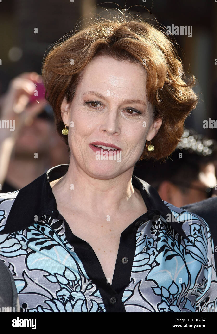 SIGOURNEY WEAVER JAMES CAMERON geehrt mit einem Stern auf dem HOLLYWOOD WALK OF FAME HOLLYWOOD LOS ANGELES CA USA 18 Dezember 200 Stockfoto