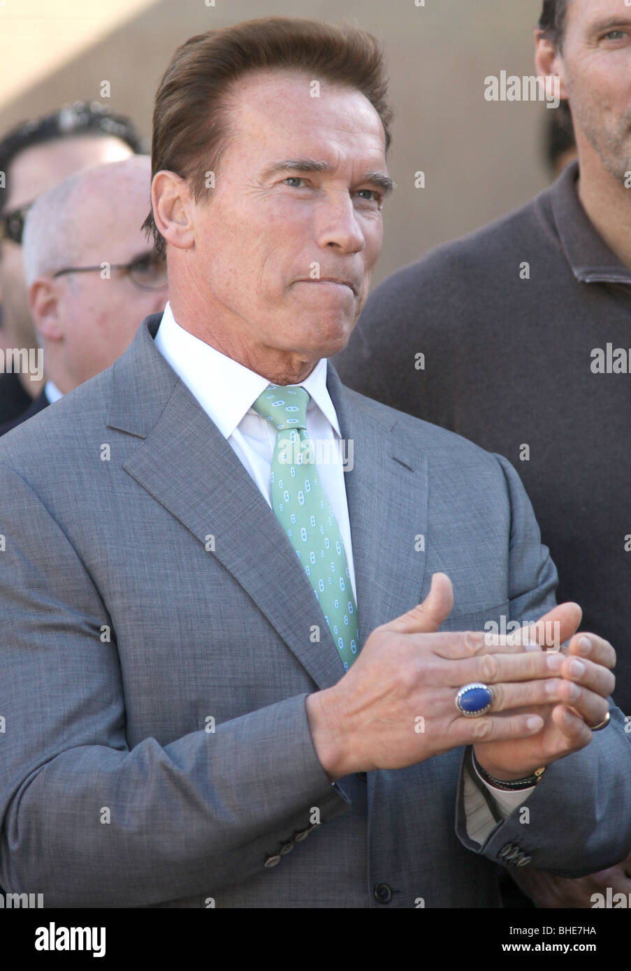 ARNOLD SCHWARZENEGGER JAMES CAMERON geehrt mit einem Stern auf dem HOLLYWOOD WALK OF FAME HOLLYWOOD LOS ANGELES CA USA 18 Goal Stockfoto