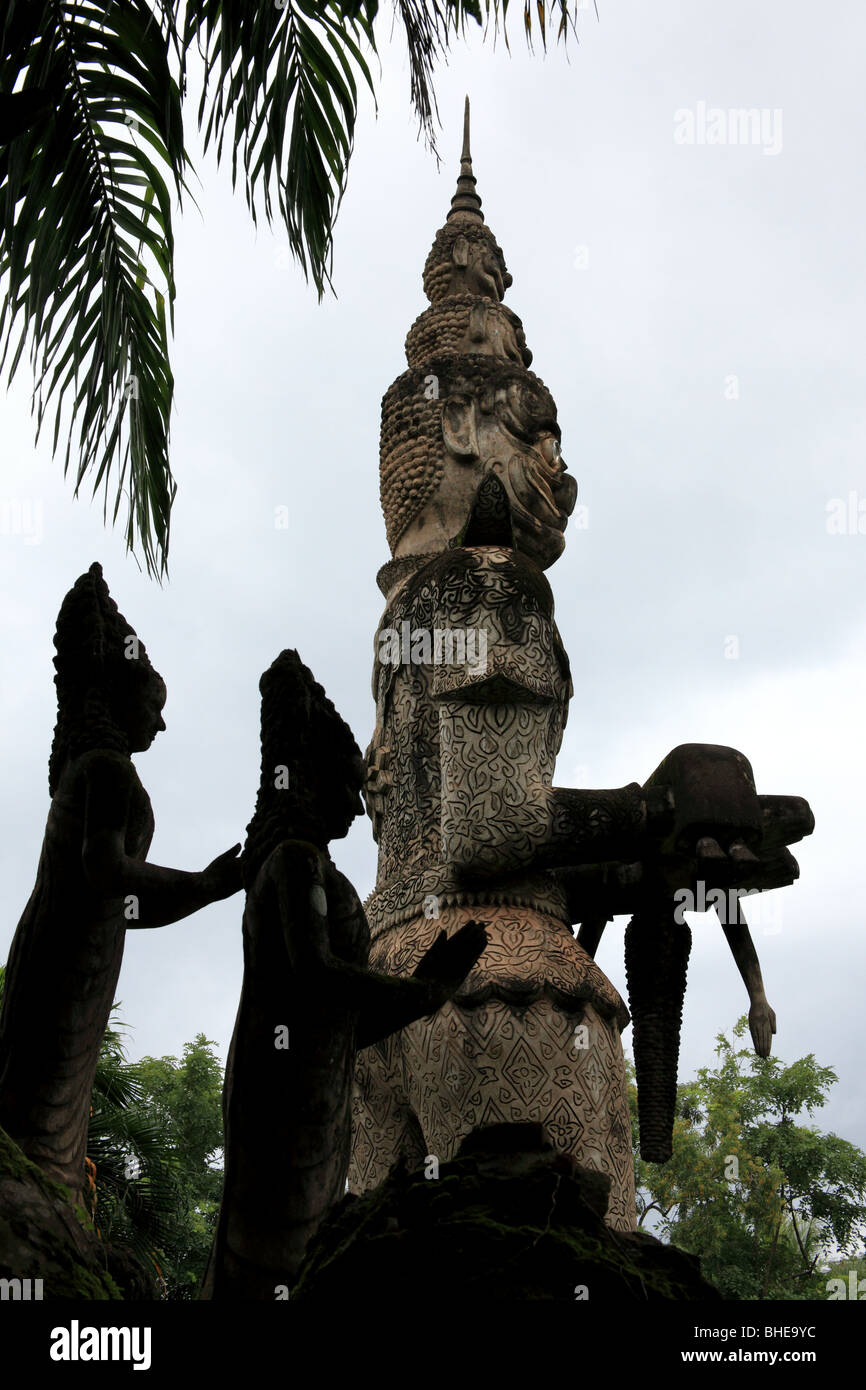 Statue am Xieng Khuan Buddha Park in laos Stockfoto