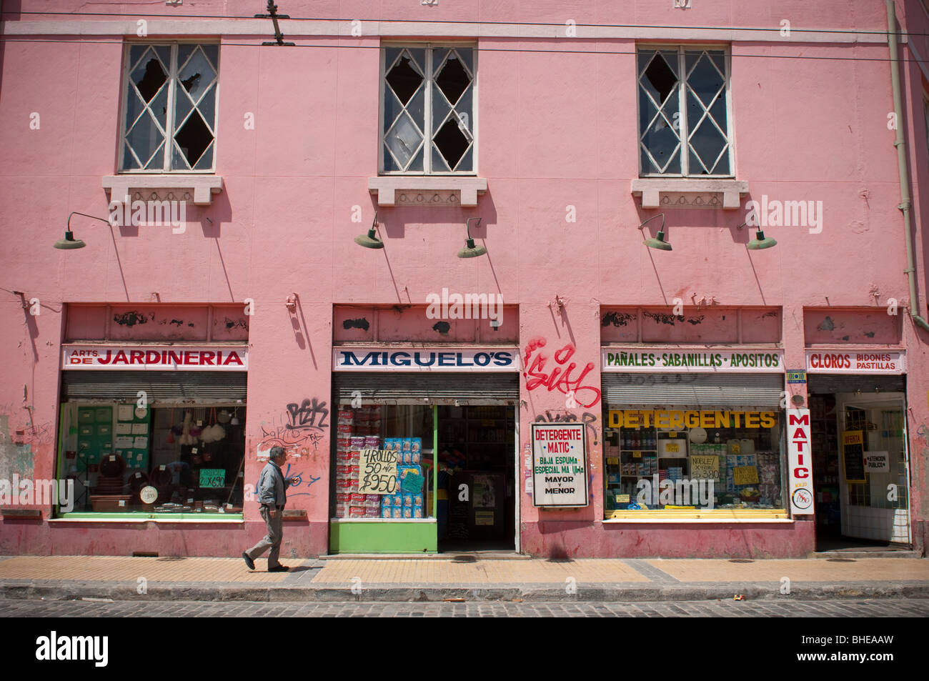 Straßenszene in Valparaiso, Chile.  Die ganze Stadt gilt als Weltkulturerbe. Stockfoto