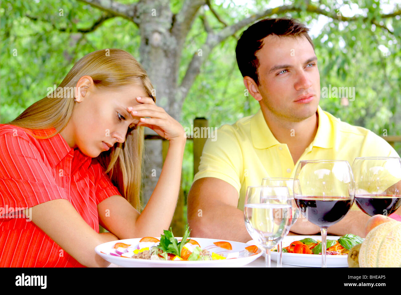 junges Paar Streit im Urlaub Stockfoto