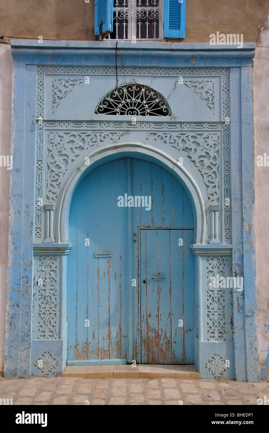 Traditionelle Tür, Le Souk de Kairouan, Kairouan, Kairouan Governorate, Tunesien Stockfoto